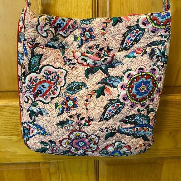 Vera Bradley cross body purse in stitched flowers. - Picture 3 of 7